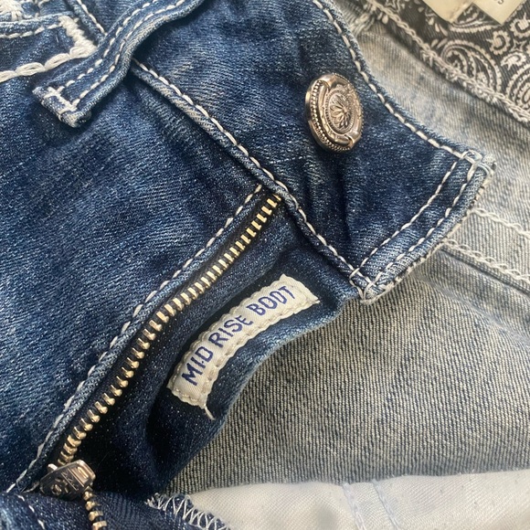 Ariat Women's Flare Jeans in Classic Blue - Picture 3 of 5